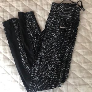 Nike patterned dri-fit long tights size small